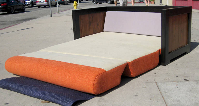 Mid-Century Modern Pull-Out Sofa Bed In Excellent Condition In Pasadena, CA