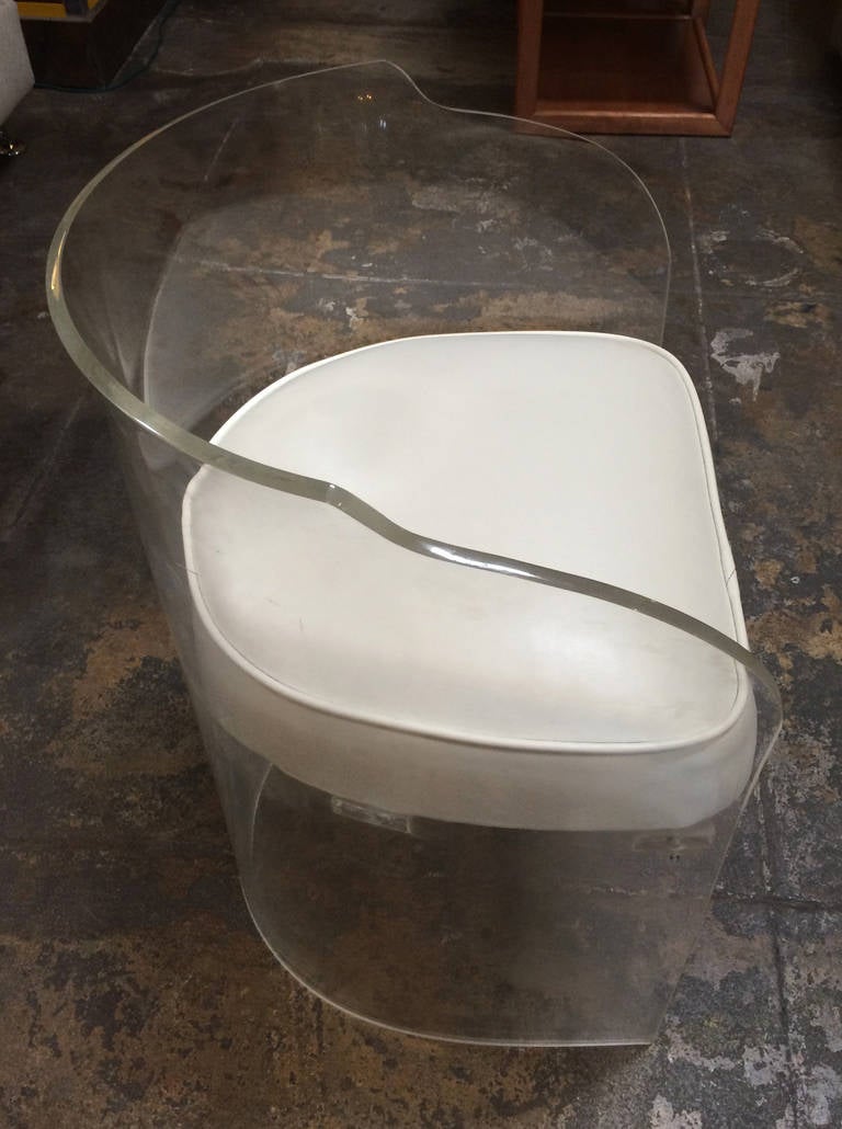 Lucite Set of Table and Chairs In Excellent Condition In Pasadena, CA