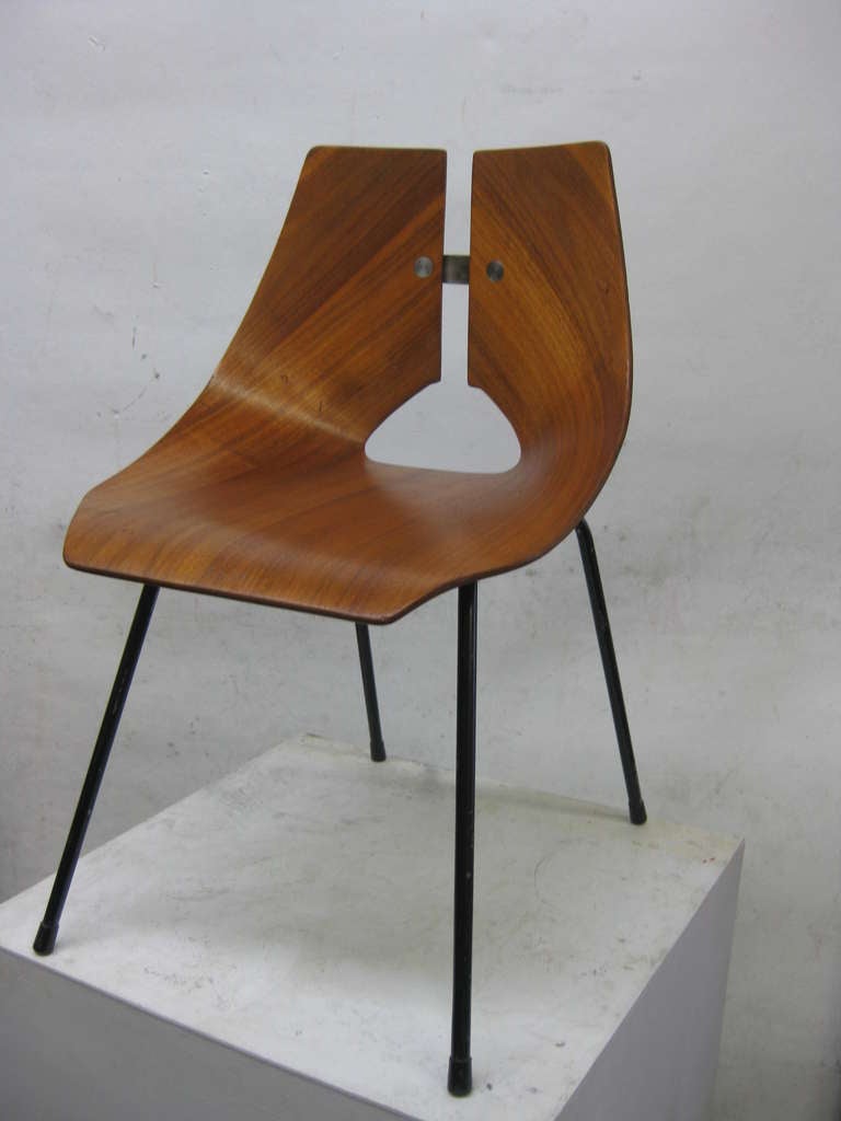 This lesser-known, mid-century classic by Ray Komai was manufactured in Brooklyn in 1949. The molded plywood chair is the product of the latest American technology pioneered by Charles and Ray Eames in the years following World War II. Komai's