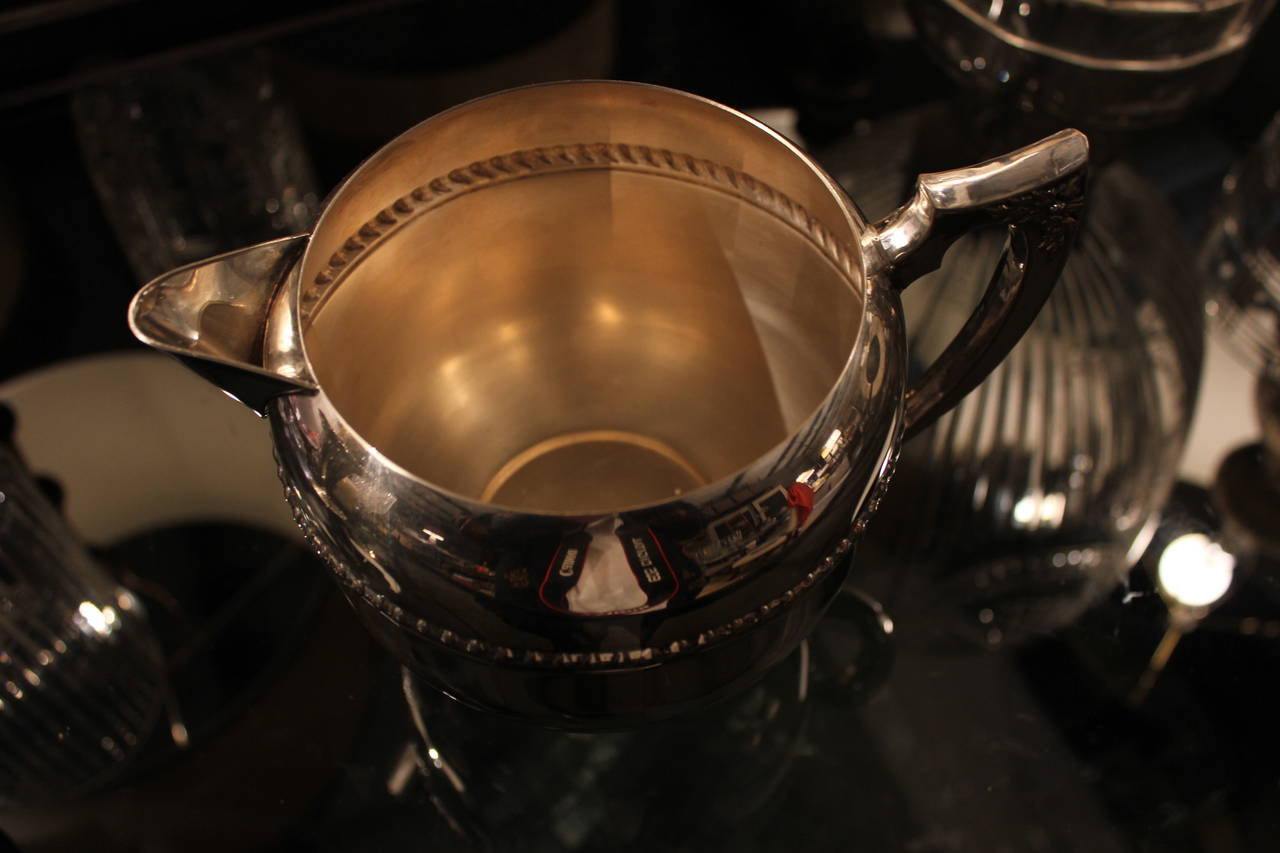 English Early 20th Century Silver Plated Water Pitcher with Beaded Detail In Excellent Condition For Sale In Southampton, NY