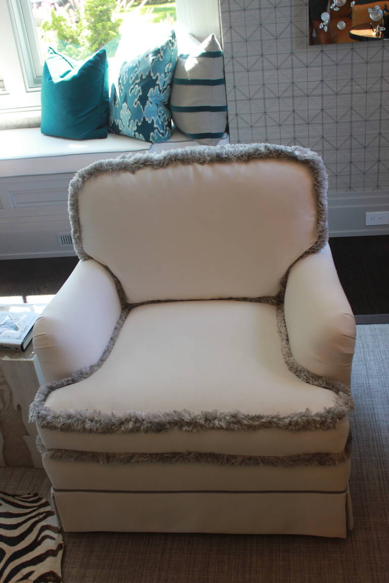 Pair of English Club Chairs In Excellent Condition For Sale In Southampton, NY