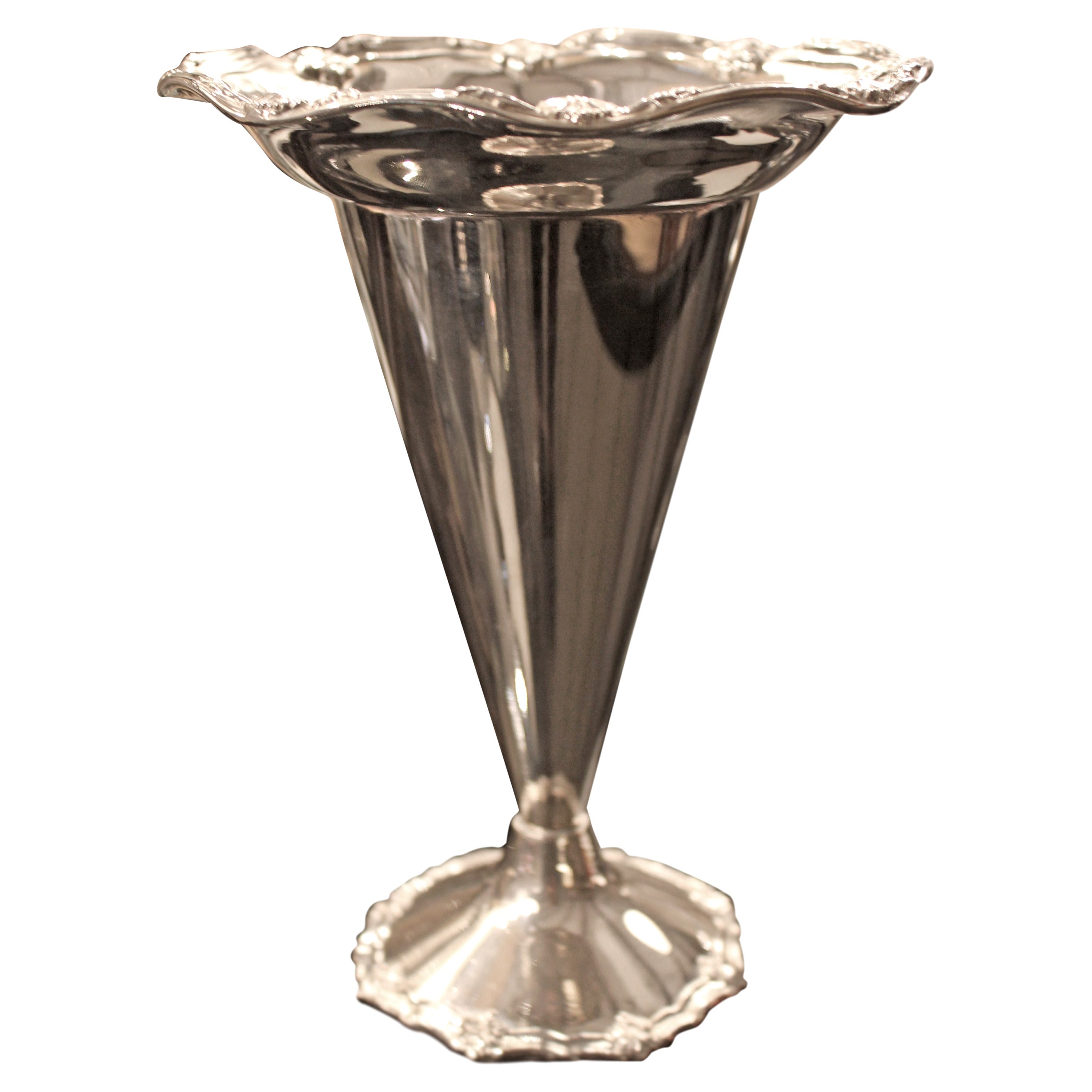 1920s Perfect Silver Plated English Bouquet Vase For Sale