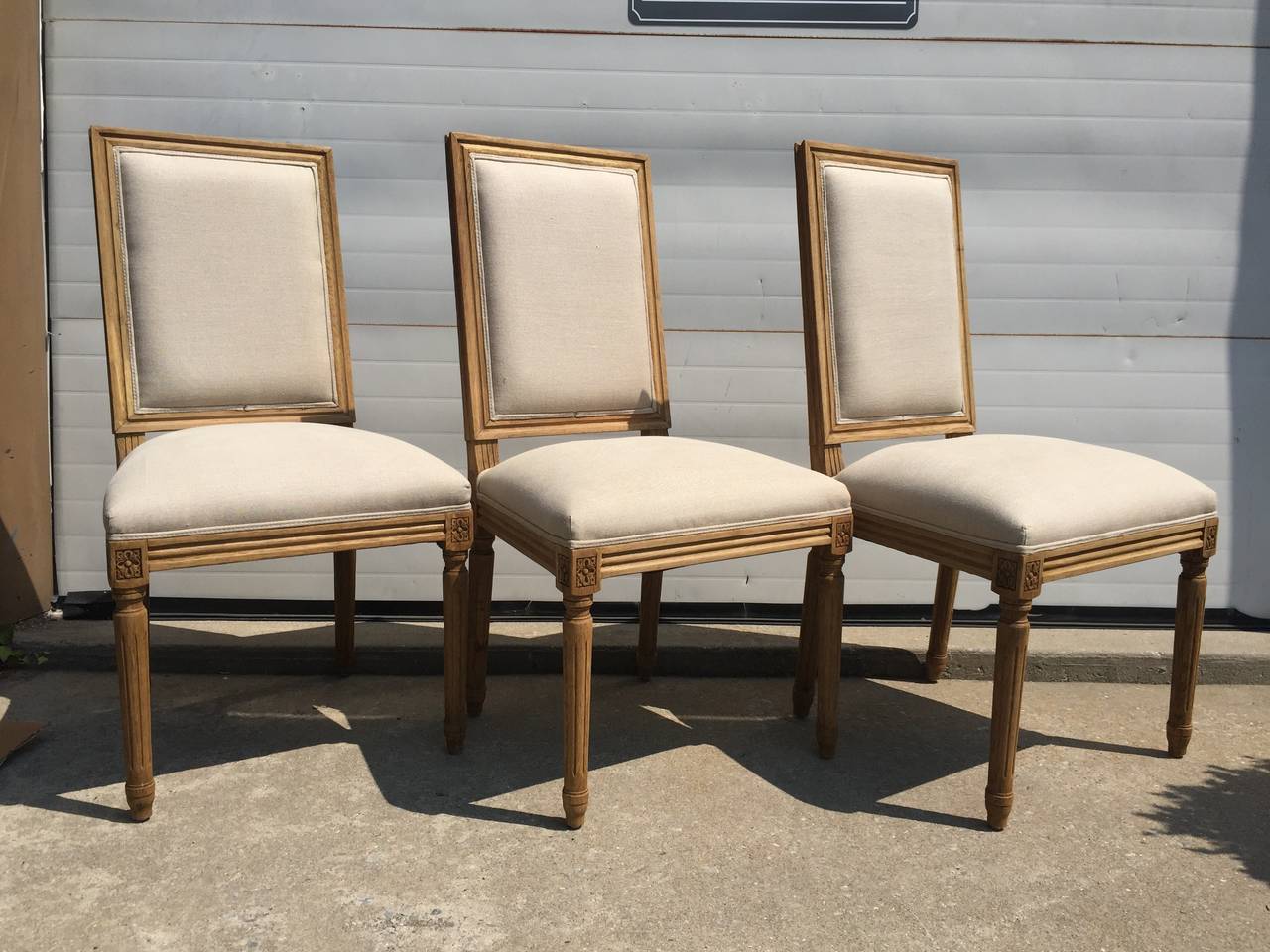 New Square Back French Side Chairs in Belgium Linen In Excellent Condition For Sale In Southampton, NY