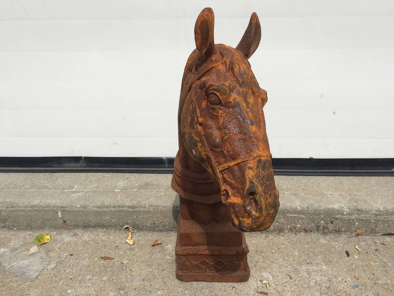 Life-like cast iron sculpture of a horse's head and nape. Excellent patina. Highly realistic. Sits atop an iron base, circa 1980s England.