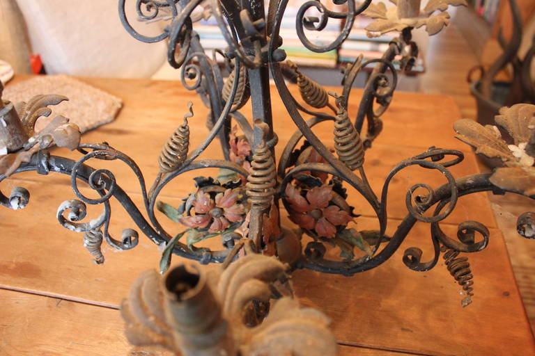 French Painted Candle Chandelier In Excellent Condition For Sale In Southampton, NY