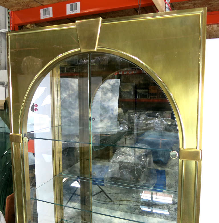 Arch Front Brass Vitrine by Mastercraft In Excellent Condition In Danville, CA