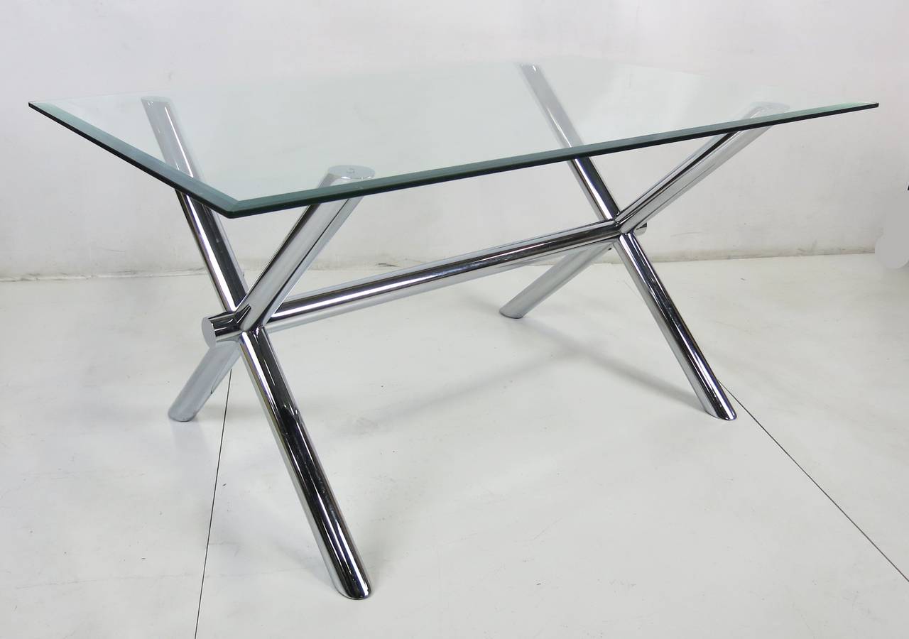 Mid-Century Modern Table de salle à manger ou bureau à tréteaux en X chromé italien en vente