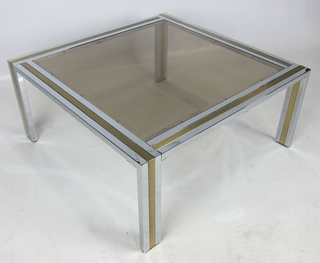 Américain Table basse en chrome et laiton attribuée à Romeo Rega en vente