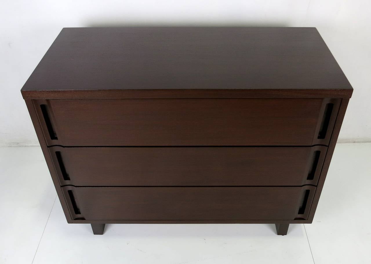 Mid-Century Modern Pair of Walnut Bachelors Chests in the Style of Paul Laszlo