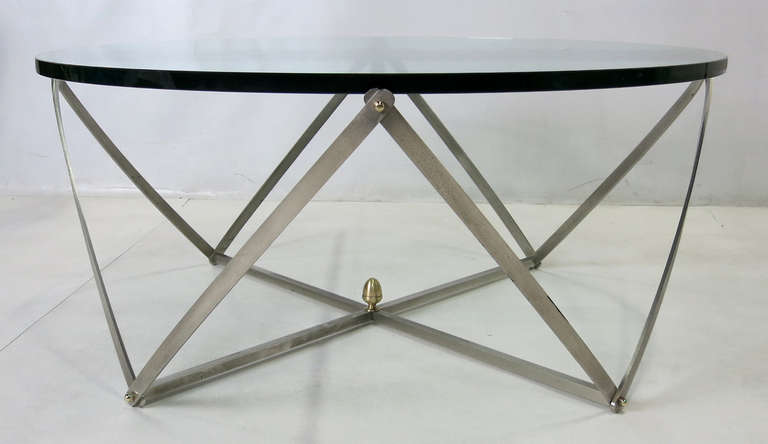 Table basse en acier et laiton conçue par John Vesey.