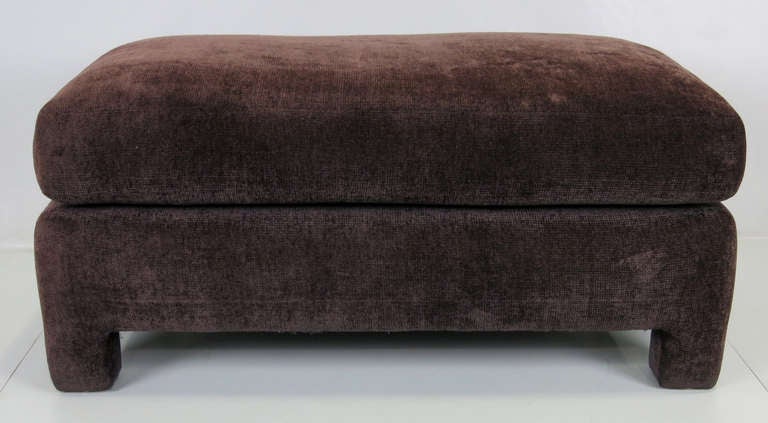 A large and high quality seating Ottoman with fully upholstered frame and feather cushion.
Please call or use the 