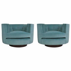 Pair of Oval Swivel Lounge Chairs by Milo Baughman 4