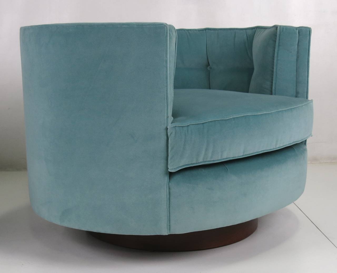 oval lounge chair