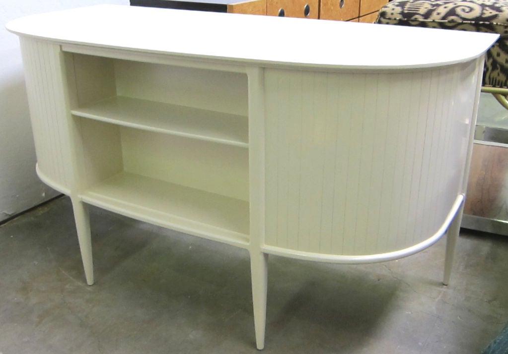 Mid-20th Century Sophisticated Writing Desk/Bookcase in White Lacquer