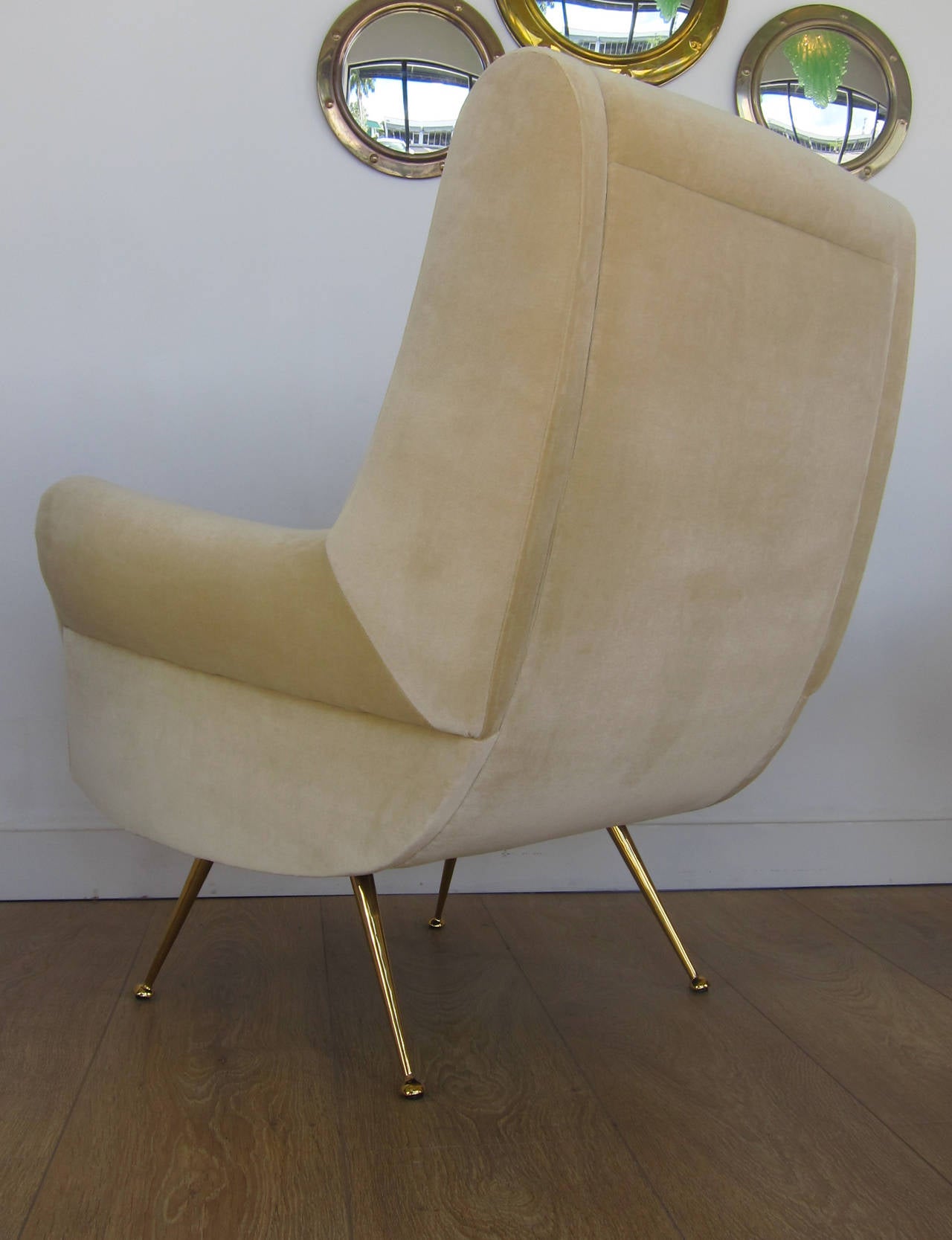 Mid-Century Modern Elegant Pair of Lounge Chairs, Italy, 1950s