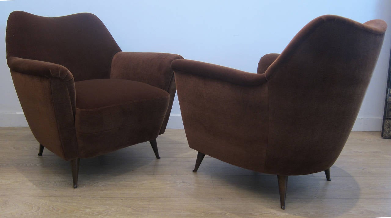 Amazing pair of Italian lounge chairs. Newly upholstered with brown cotton velvet fabric. Elegant wooden legs newly refinished. Great curvaceous lines.
Complimentary shipping to Continental US only.