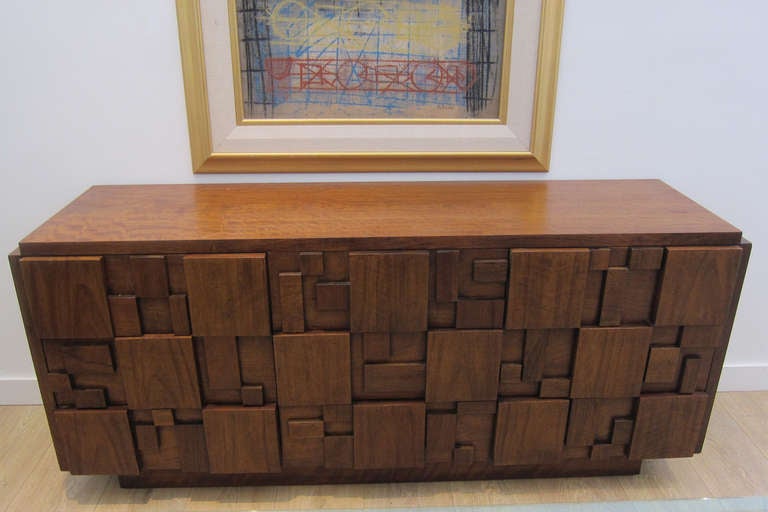 Superb mosaic block patterned chest of drawers (9- drawer) from the Lane's mosaic serie, in walnut finish. Paul Evans inspired.

THIS ITEM IS LOCATED IN  MANHATTAN AT  1STDIBS@NYDC SHOWROOM. 
200 LEXINGTON AVE - 10TH FLOOR, NYC.