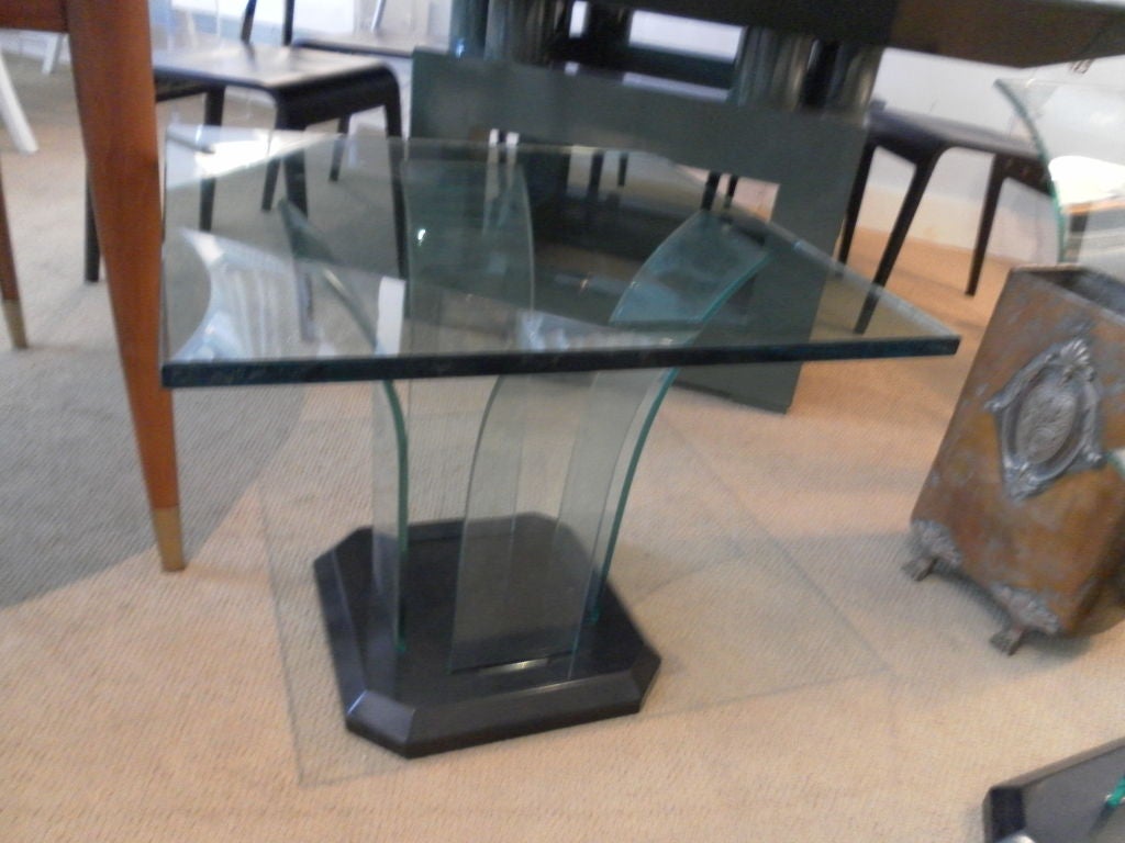 American Hollywood Regency Modernage Art Deco Modern Curved Glass Side Table For Sale