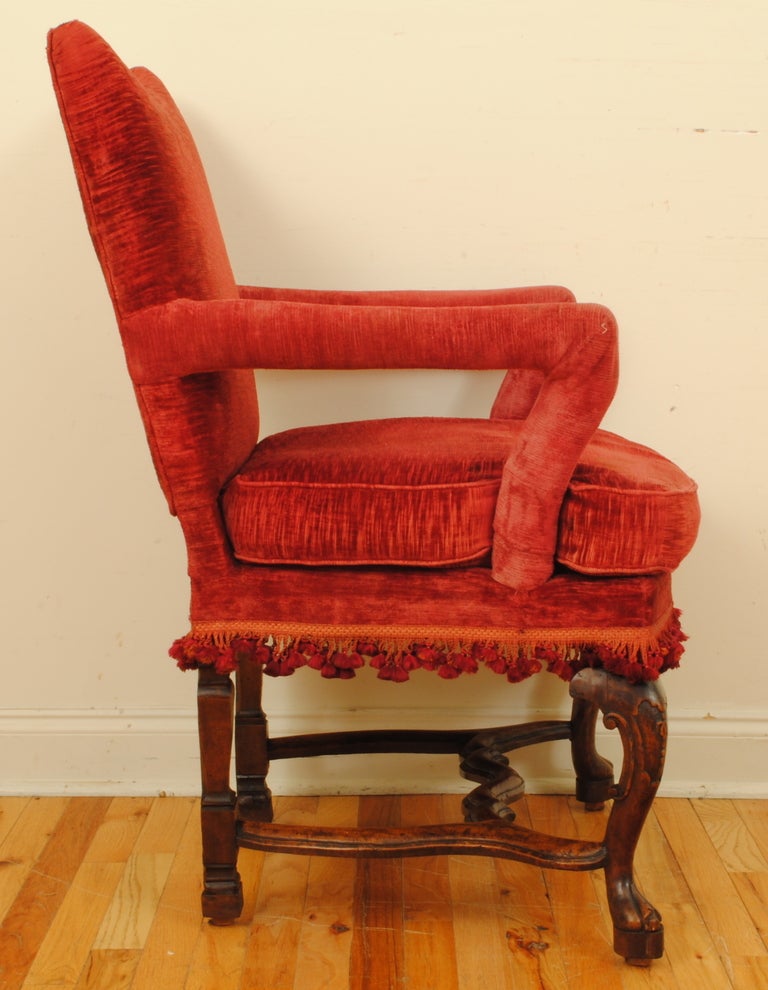 An Italian Louis XIV Period Walnut and Velvet Upholstered Poltrona In Excellent Condition In Atlanta, GA