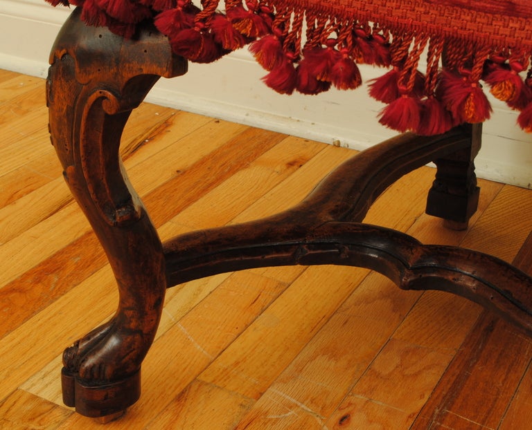 An Italian Louis XIV Period Walnut and Velvet Upholstered Poltrona 4