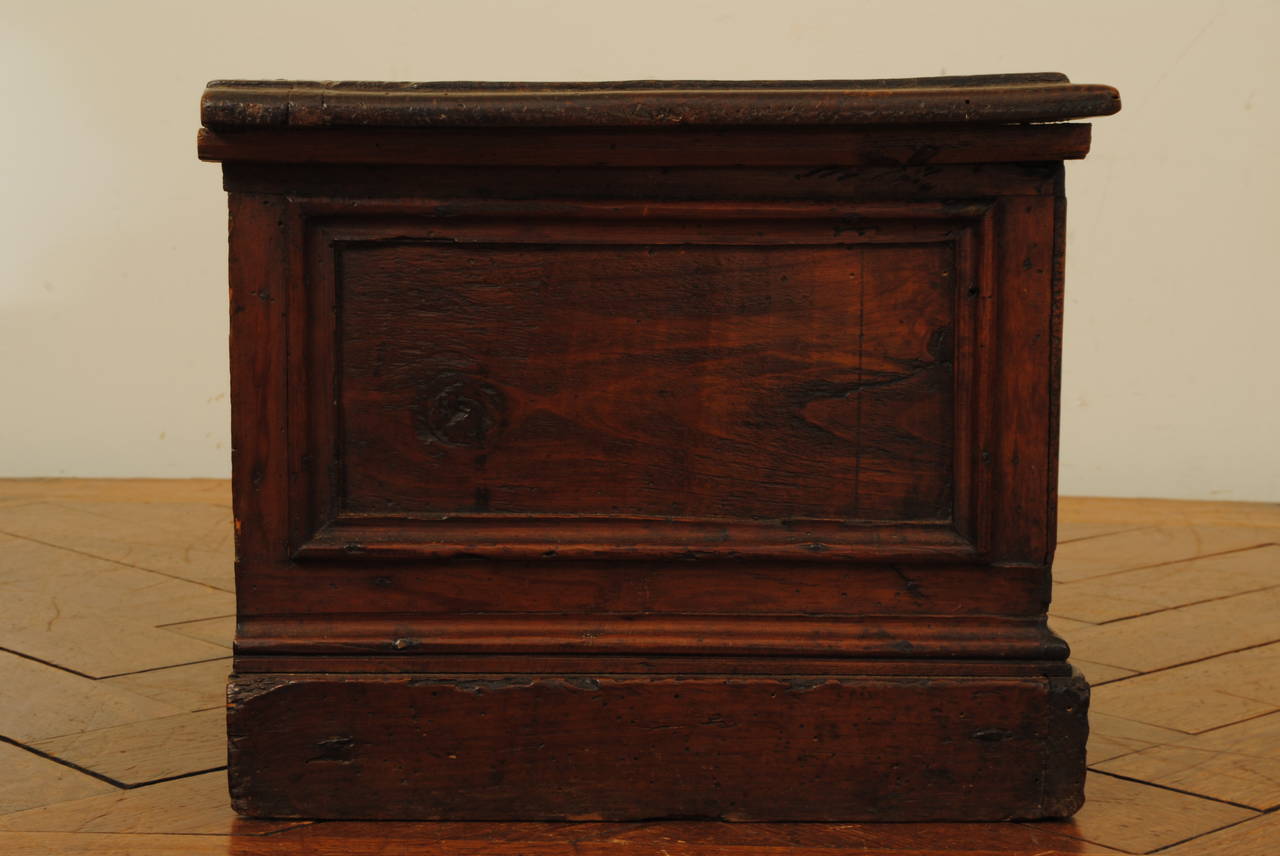 Italian Baroque Walnut Paneled Box, 17th Century In Excellent Condition In Atlanta, GA