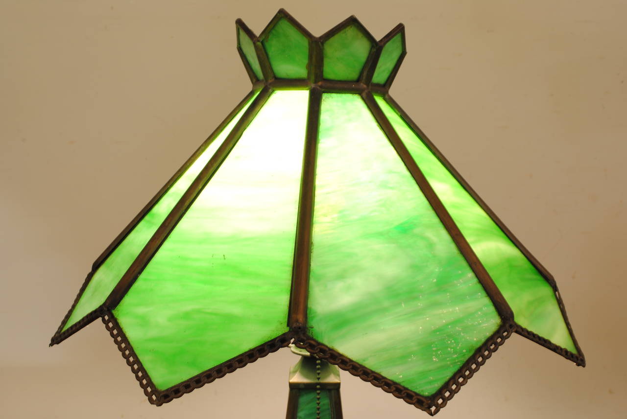 Leaded Glass and Brass Mission Style Table Lamp, Early 20th Century In Excellent Condition In Atlanta, GA