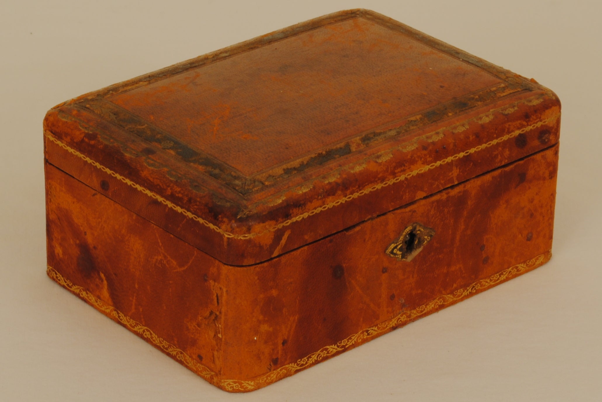 French Mid-19th Century Leather and Gilt Decorated Jewelry Box For Sale