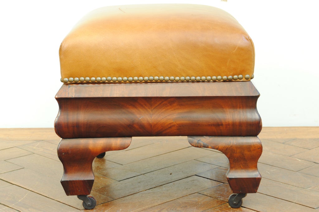 A Mahogany American Classical Period Leather Upholstered Bench In Excellent Condition In Atlanta, GA