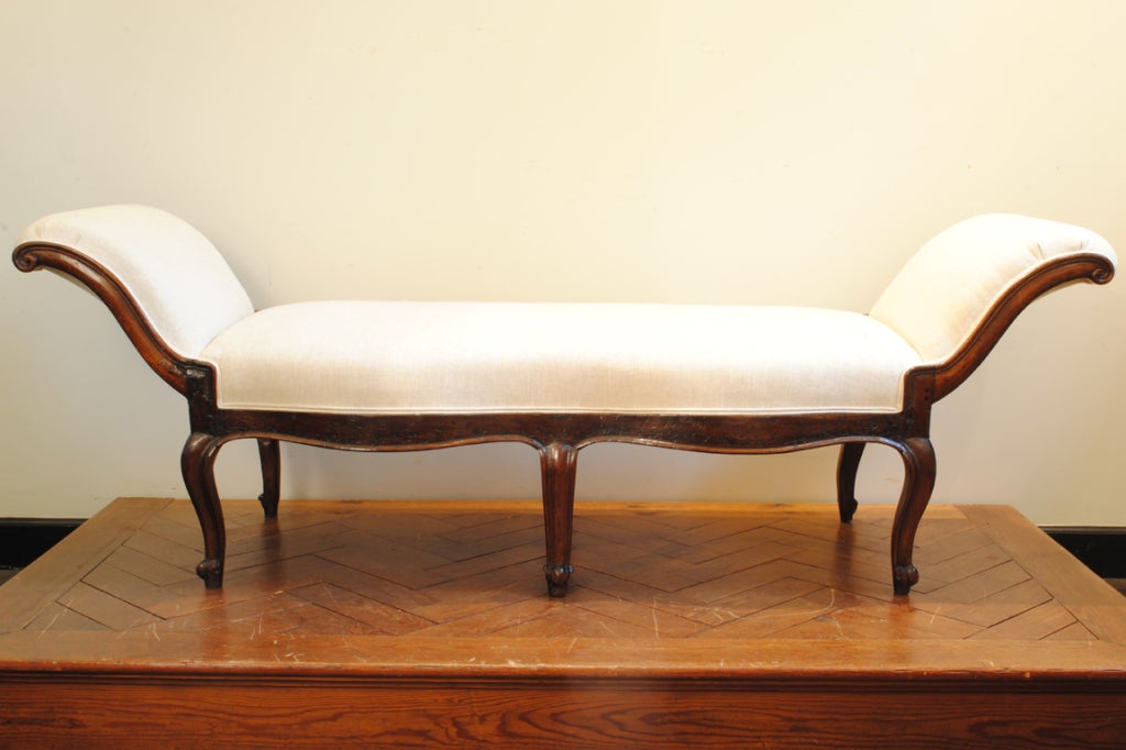 Venetian Rococo Carved Walnut Mid 18th Century Divano & Daybed