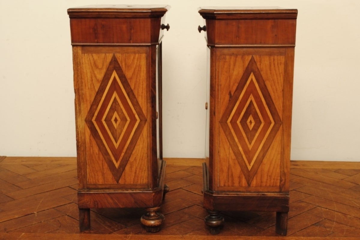 Pair of Italian Late 19th Century Walnut and Inlaid Bedside Commodes In Excellent Condition In Atlanta, GA