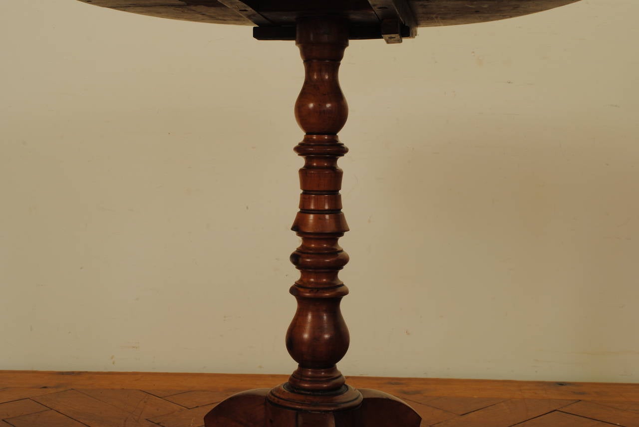 French Louis Philippe Period Walnut Tilt-Top Table, Mid-19th Century 1