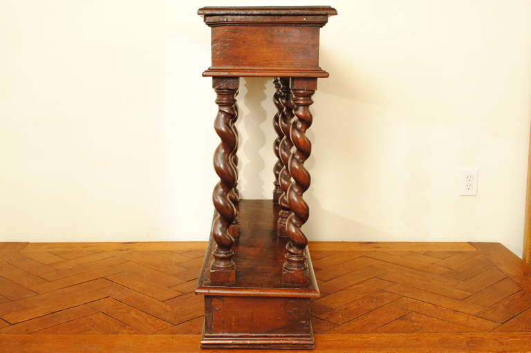 An Italian Early 18th Century Walnut Console In Excellent Condition In Atlanta, GA