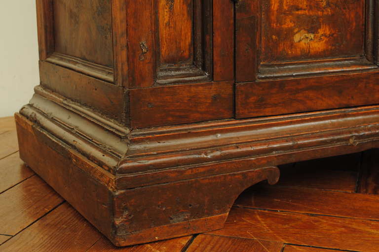 Italian Baroque Period 2-Door, 2-Drawer Carved Walnut Credenza 4