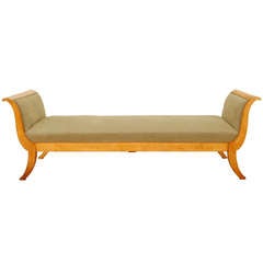 A French Neoclassical Style Maplewood Lit en Repos