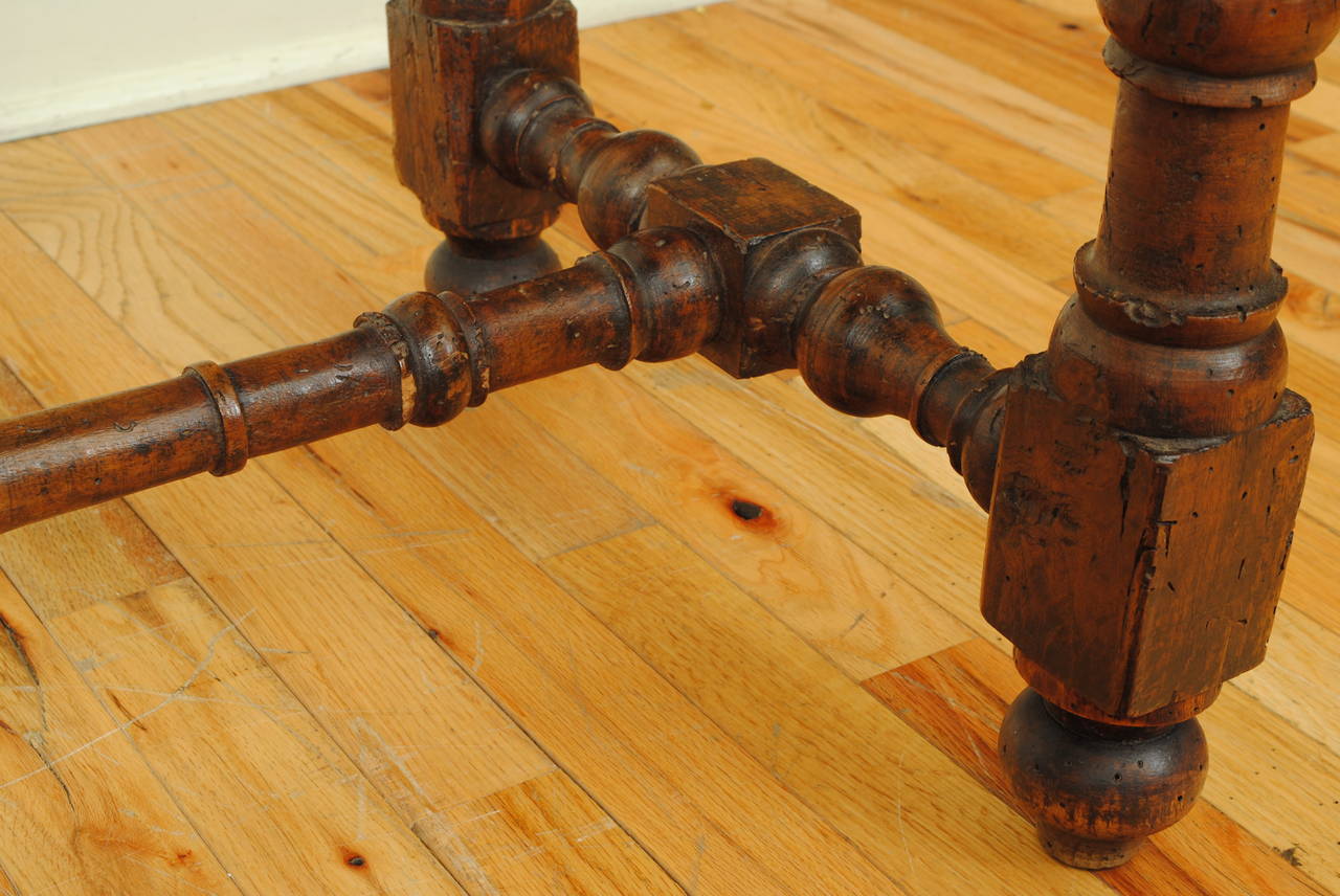 Italian Early 18th Century Turned and Carved Walnut Console Table 4