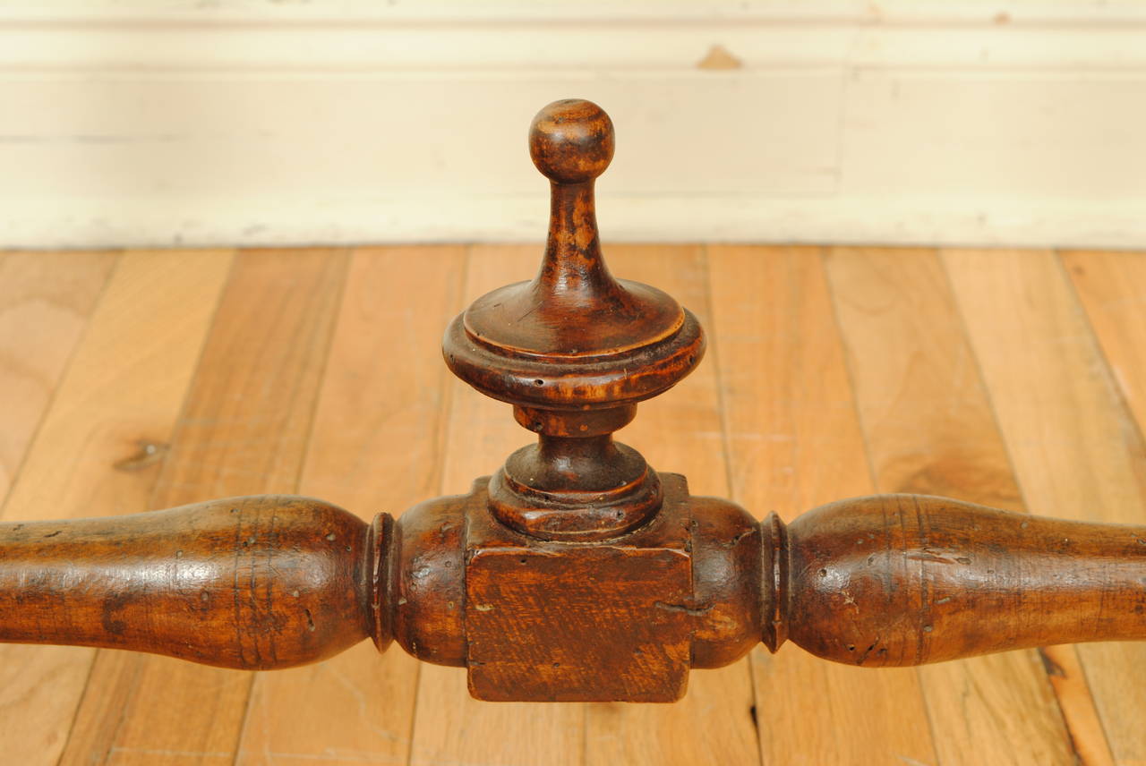 Italian Early 18th Century Turned and Carved Walnut Console Table 3