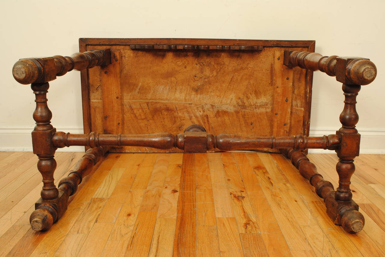 Italian Early 18th Century Turned and Carved Walnut Console Table In Excellent Condition In Atlanta, GA