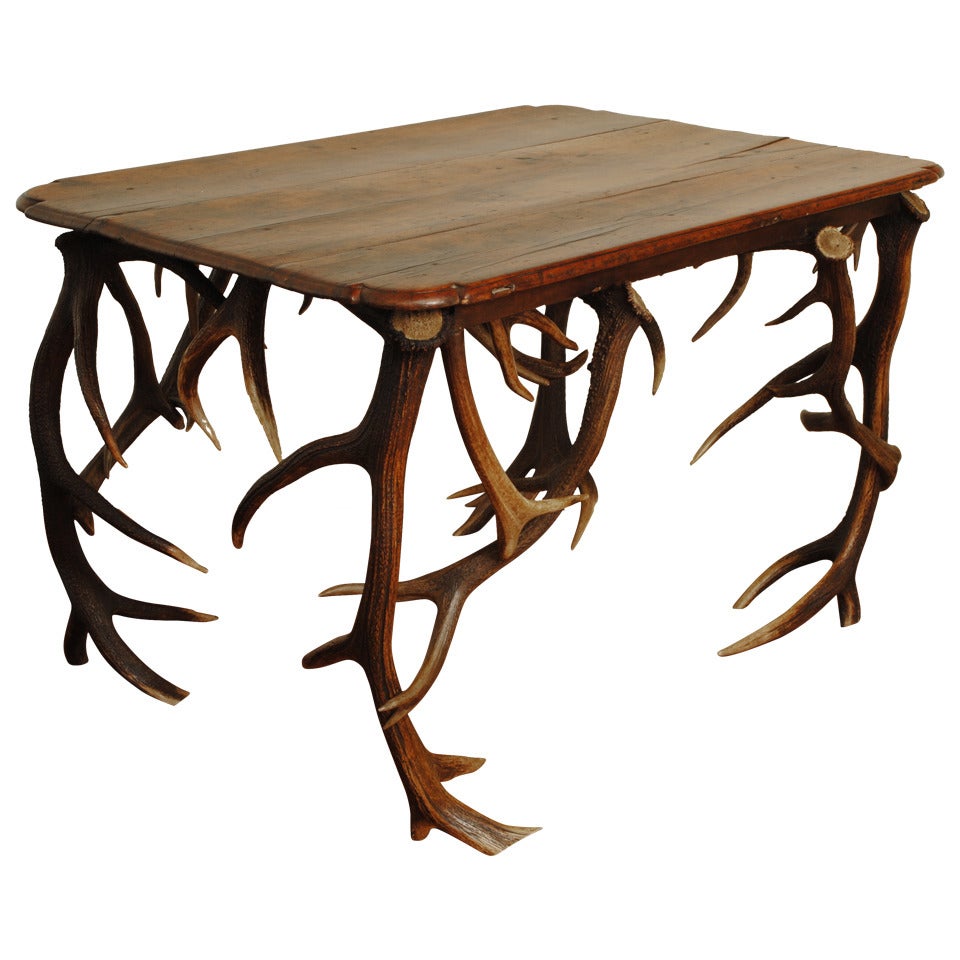 Itailan Walnut and Cervo Reale Antler Center Table, circa Early 18th Century