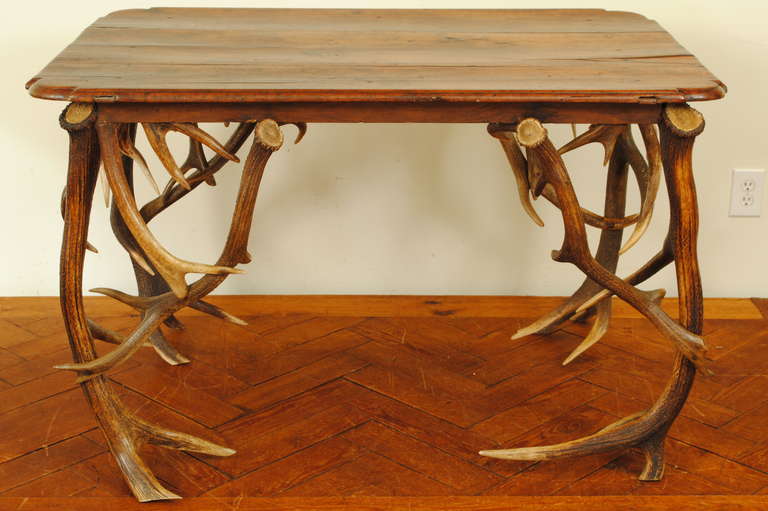 Baroque Itailan Walnut and Cervo Reale Antler Center Table, circa Early 18th Century