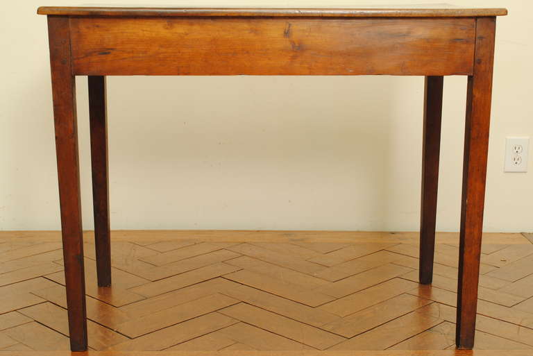 A French Walnut Neoclassic 1-Drawer Table, Early 19th C. In Excellent Condition In Atlanta, GA