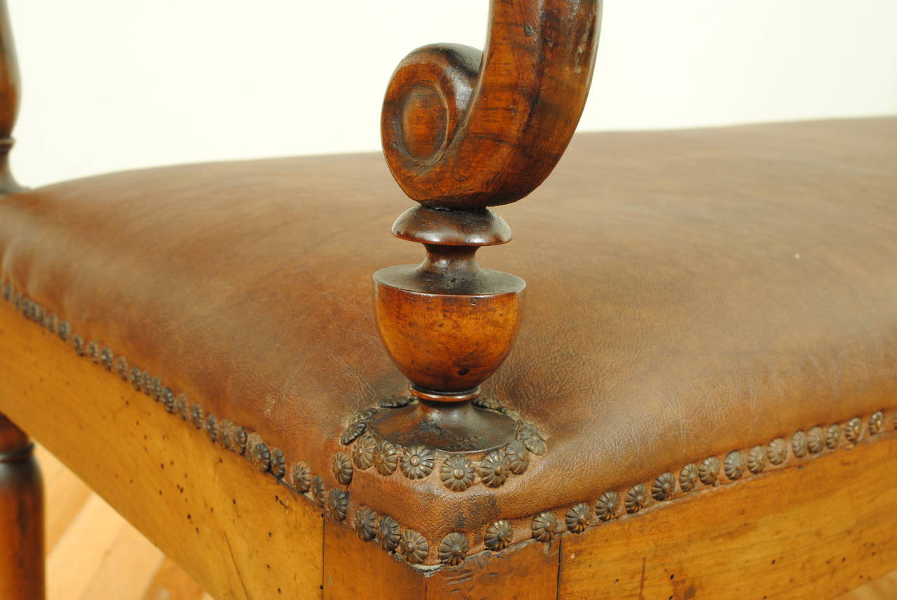 Italian Tuscan Walnut Turned and Carved Bench, circa 1830-1840