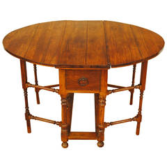 Italian Early 18th Century Light Walnut Drop Leaf Table 5