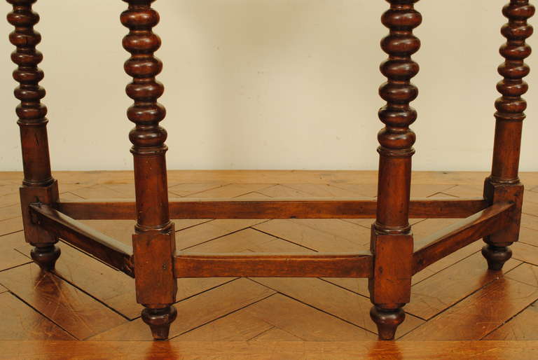 Italian Walnut, Early 18th Century, Scantonata Console Table In Good Condition In Atlanta, GA