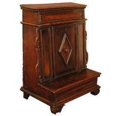 Italian Baroque Carved Walnut Inginocchiatoio, Late 17th Century
