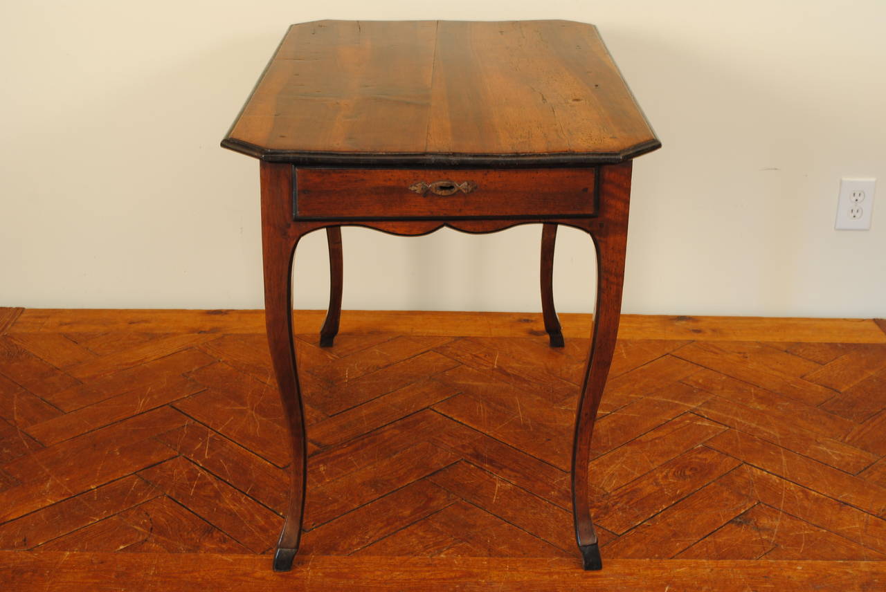 French, Louis XV Period, Mid-18th Century, Walnut and Ebonized Table In Good Condition In Atlanta, GA