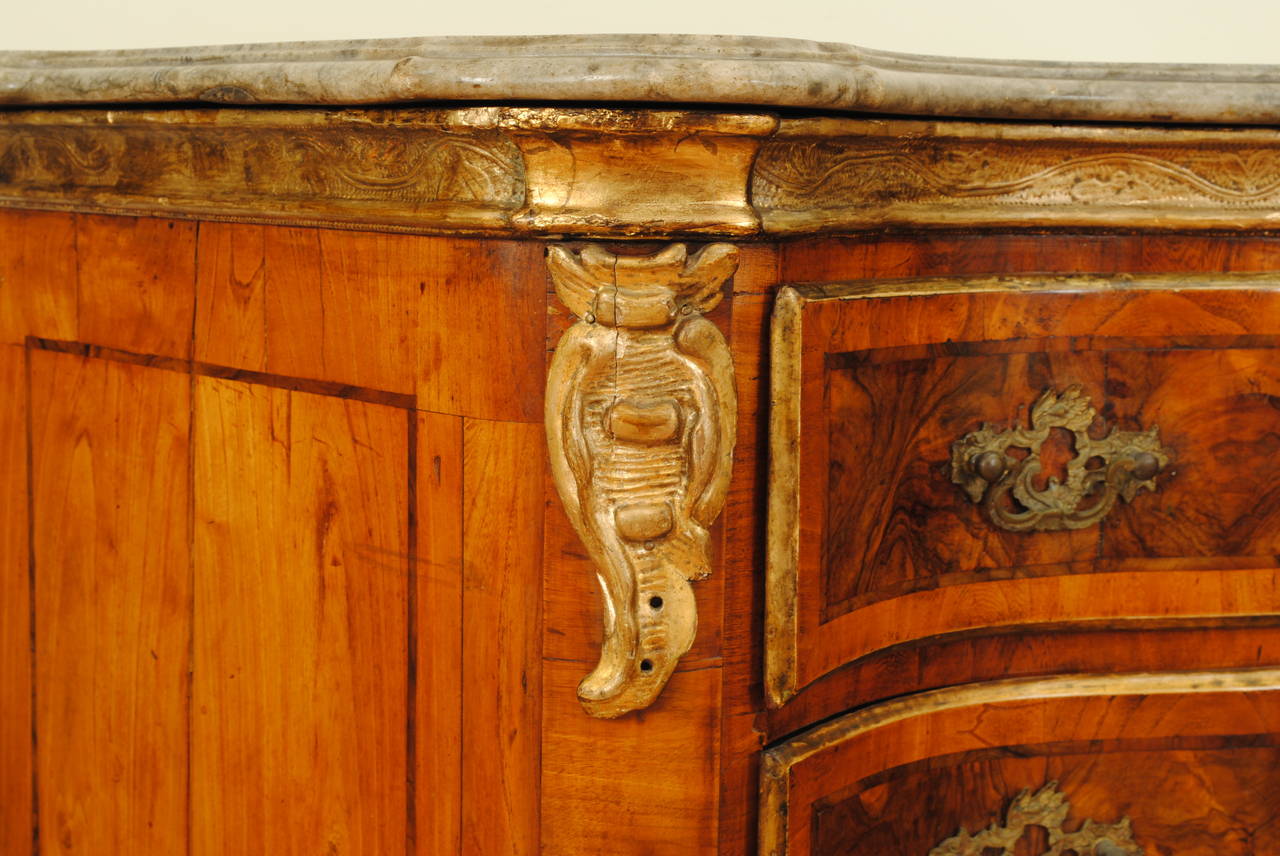 Venetian Rococo Walnut Commode with Giltwood Decorations and Feet, Mid-18th C. In Excellent Condition In Atlanta, GA