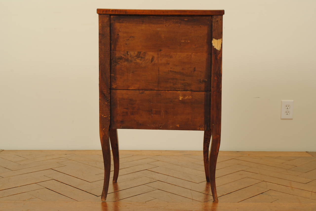 Late 18th Century French Transitional Louis XV to Louis XVI Walnut Veneered Commode, ca.1775
