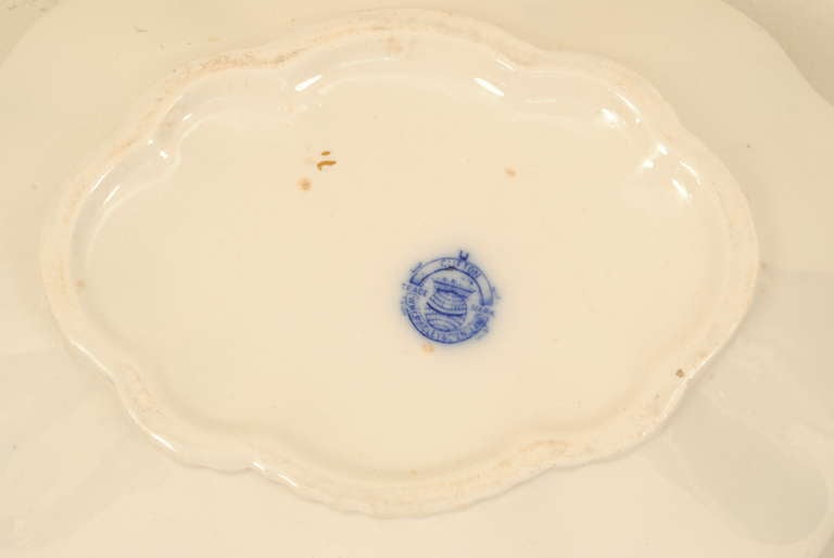 A Handsome Set of 19th Century English Dinnerware In Good Condition In Atlanta, GA