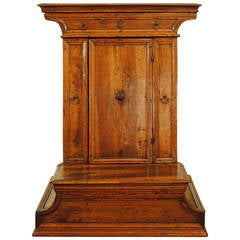 Italian Baroque Walnut Inginocchiatoio Cabinet with Curved Plinth Base 17th Cent 3