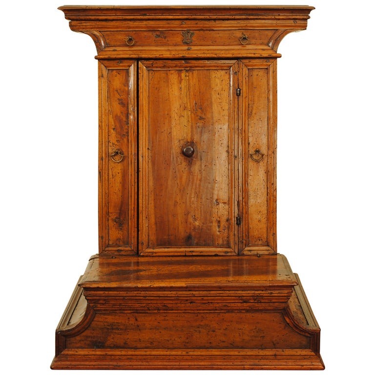 Italian Baroque Walnut Inginocchiatoio Cabinet with Curved Plinth Base 17th  Cent For Sale at 1stDibs